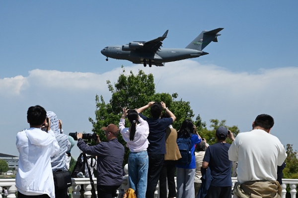 5月11日，一架美國空軍C-17運輸機降落在北京首都機場，美國總統川普即將展開訪華行程。