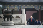 习再次变“高”川普沙发疑似被动手脚毛宁尬笑(图)
