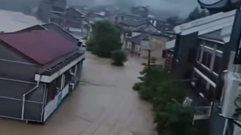 暴雨席卷中国多省洪灾已致22死20失踪图)(图)