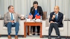 韩国瑜接见美访团与AIT：军购特别预算29日三读(图)