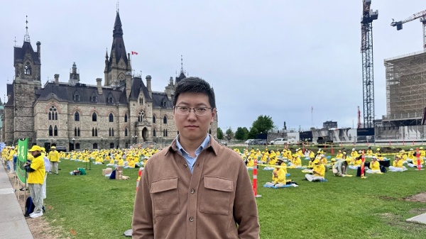 2026年5月29日，自媒体大V、时评人公子沈在加拿大渥太华国会山接受《看中国》采访。（看中国摄）