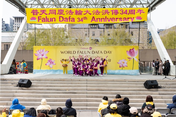 腰鼓隊表演