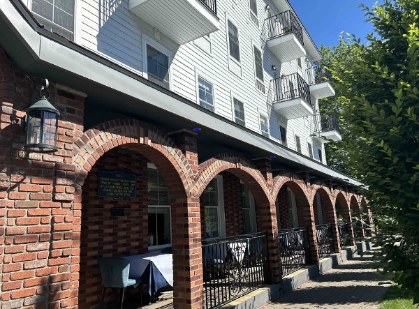 位於勾申（Goshen）市中心歷史悠久的旅館兼餐廳「Orange Inn」的檸檬甜酒（Limoncello）。（圖片來源：May Song/Vision Times）