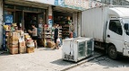 蜜雪冰城抢饮料县城便利店被谁逼到了墙角(图)