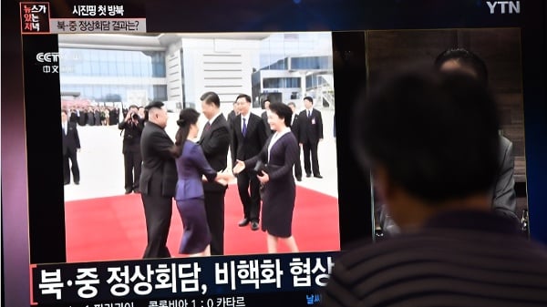 习近平夫妇访朝 金正恩对蓬佩奥直言：中国人是骗子(图)