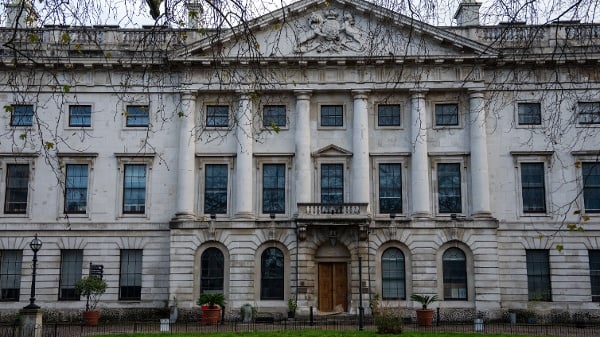 英国批准中国超级使馆遭当地居民告上法院(图)