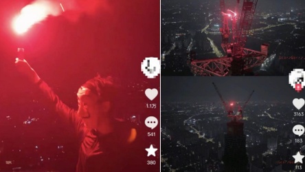 一名青年戴著「V怪客」面具，登上成都綠地中心主塔樓，點燃紅色信號彈，震撼全網。