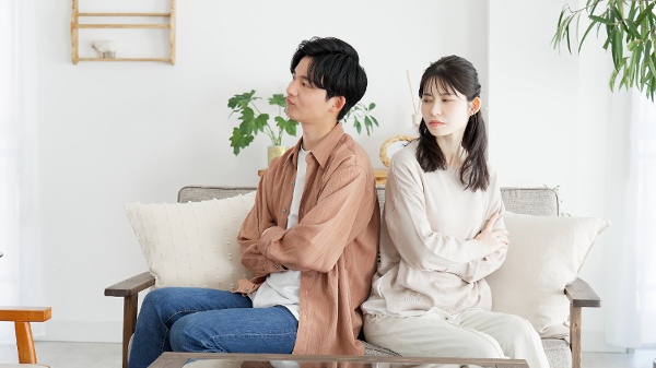 “恋爱脑”是指“过度依赖爱情”，即失去了自己，只剩下对方。（图片来源：mapo/stock.adobe.com）