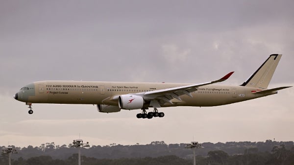 2026年7月24日，一架澳洲航空（Qantas）A350-1000ULR（超远程型）客机在完成从法国图卢兹空中客车工厂起飞、历时19小时13分钟的交付飞行后，降落在墨尔本图拉马林机场。