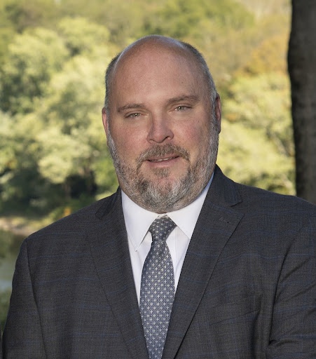 Jason R. Ohliger，Ohliger Injury Law 创办人，拥有逾二十年跨三州出庭诉讼经验。（图片来源：Jason R. Ohliger）