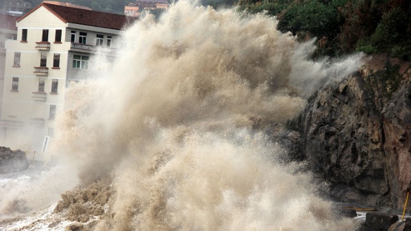 “白海豚”两度登陆浙江上海等地逾100万人急撤(图)