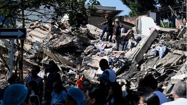 哥伦比亚突发7.4级强震至少20人死亡(图)
