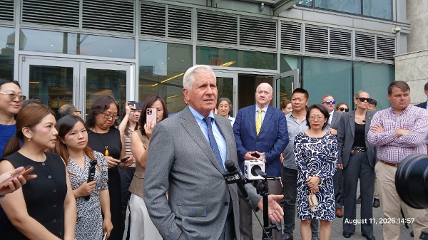 纽约州长选战拉开序幕：共和党州长候选人布莱克曼到法拉盛倾听基层民意(图)
