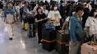 日本千叶创纪录暴雨至少8死7000旅客困机场(图)