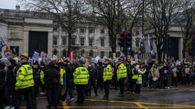中國駐英使館保安被曝持電擊武器英政府向北京交涉(圖)
