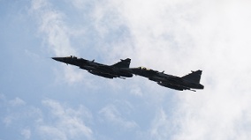 瑞典向芬蘭部署鷹獅戰機和軍艦加強邊境防務(圖)