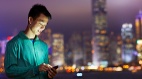 长期熬夜玩手机49岁男大脑严重退化竟如8旬翁(图)