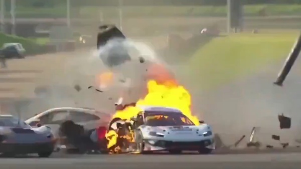 9月5日，China GT中國超級跑車錦標賽上海站GT3組別發生了一起賽車相撞起火事故。